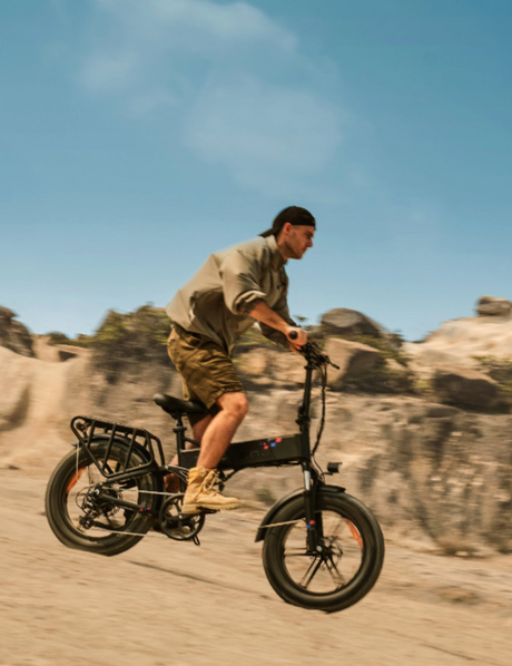 auf einem E-bike fahren 