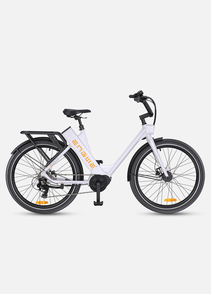 Ein weißes Engwe P275 ST City-E-Bike