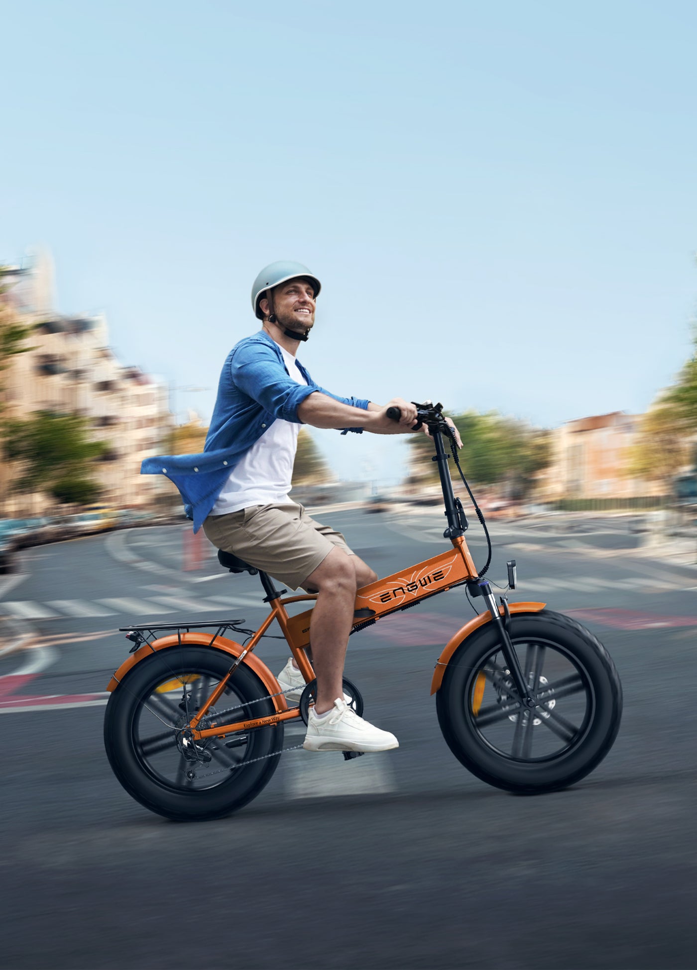 ein Mann auf ENGWE EP-2 Boost e klapp bike