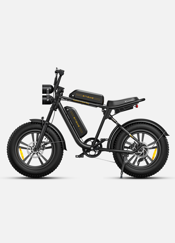 ein schwarzes Engwe M20 E-Bike mit Doppelbatterien