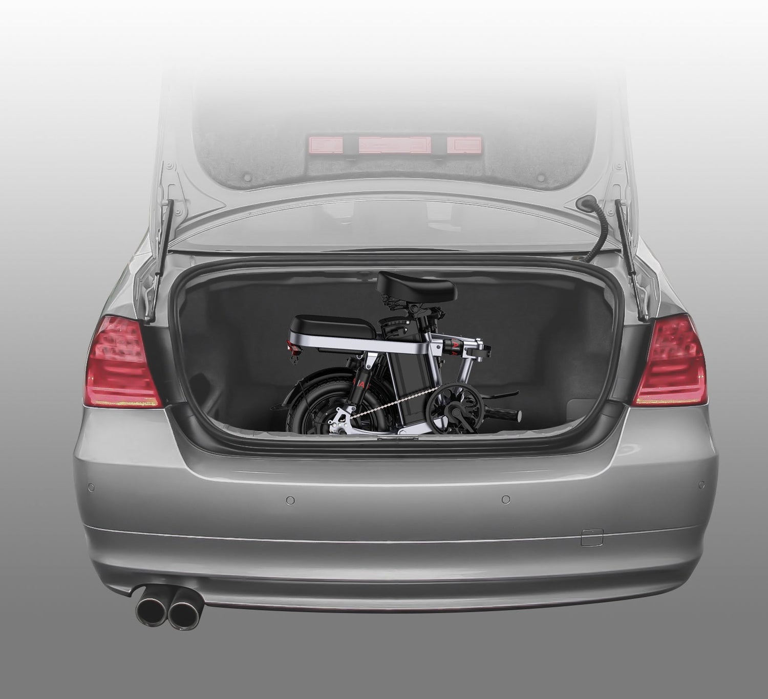 ein engwe t14 gefaltet im kofferraum eines autos