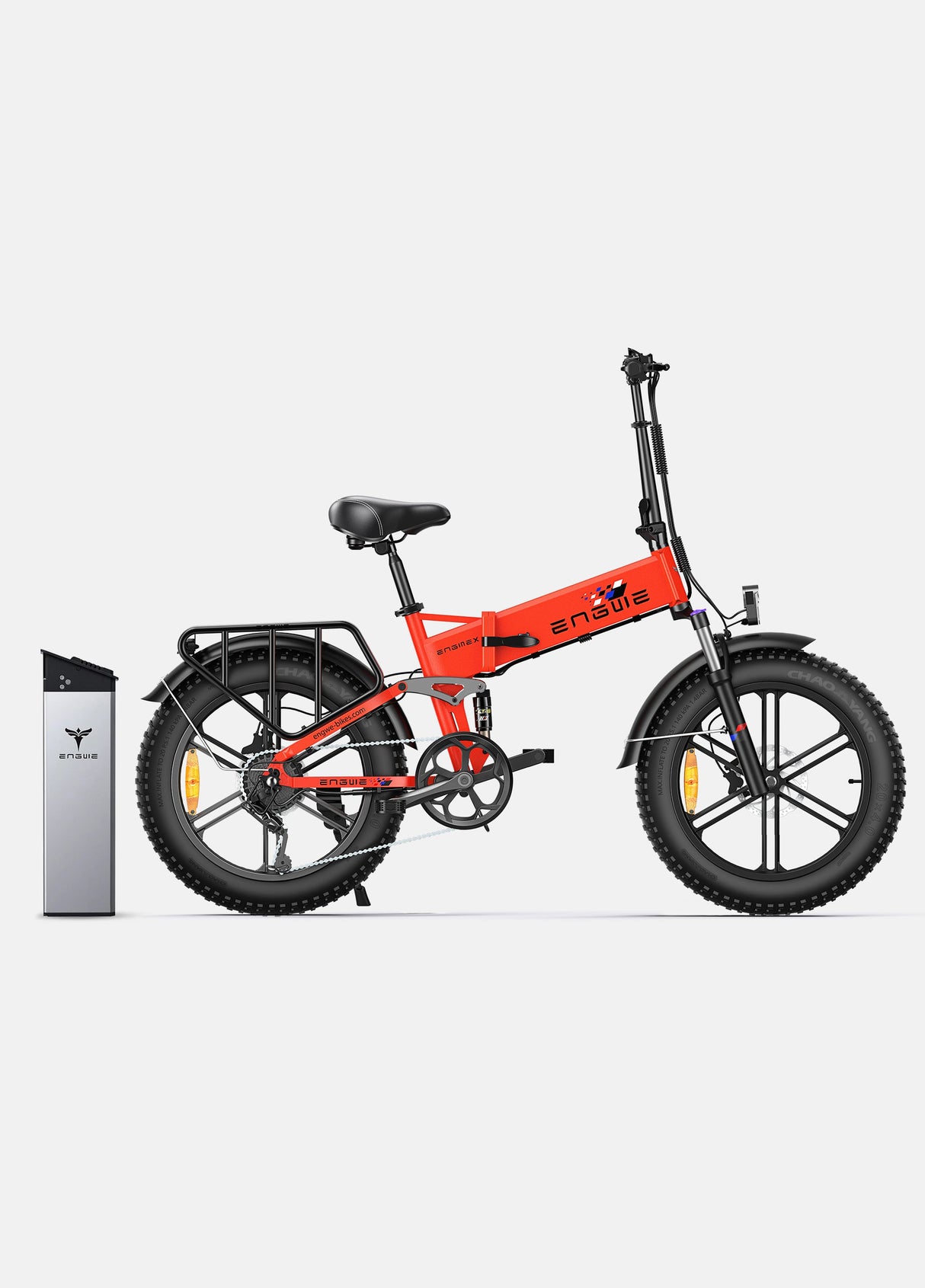 ein roter Engine x und eine zusätzliche Batterie