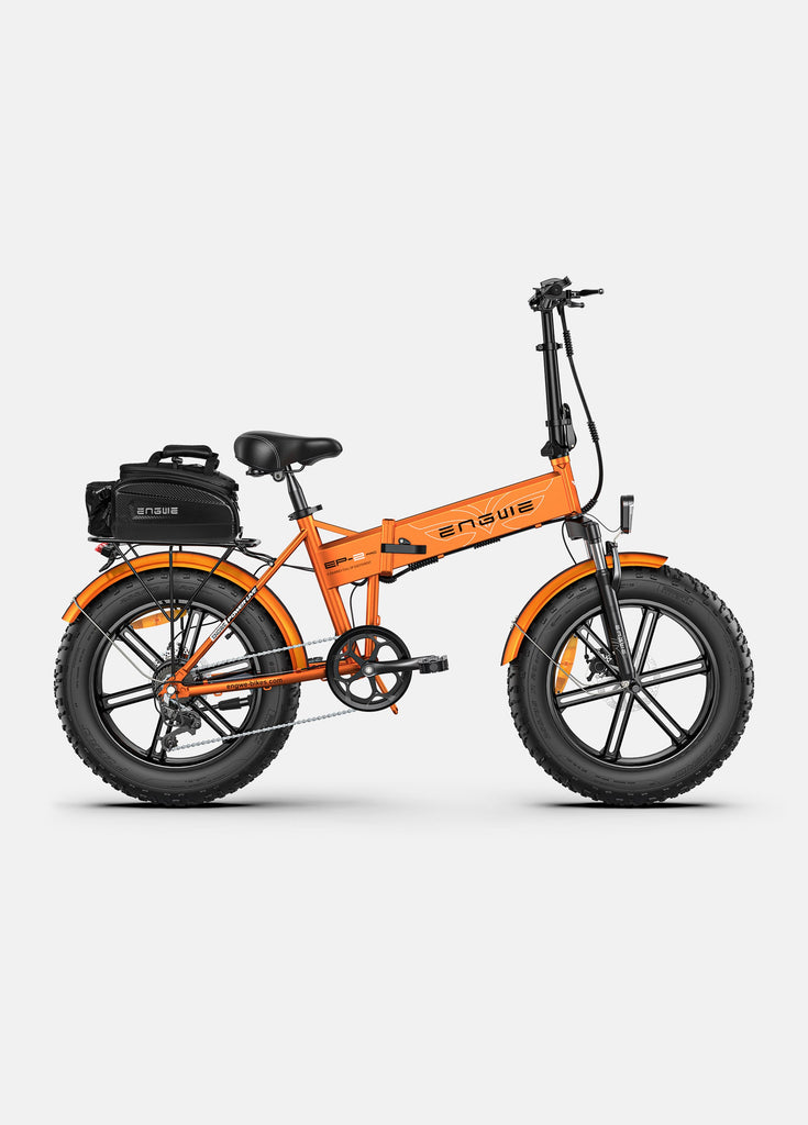 ein orangefarbenes Engwe Ep-2 Pro E-Bike und eine Engwe-Tasche