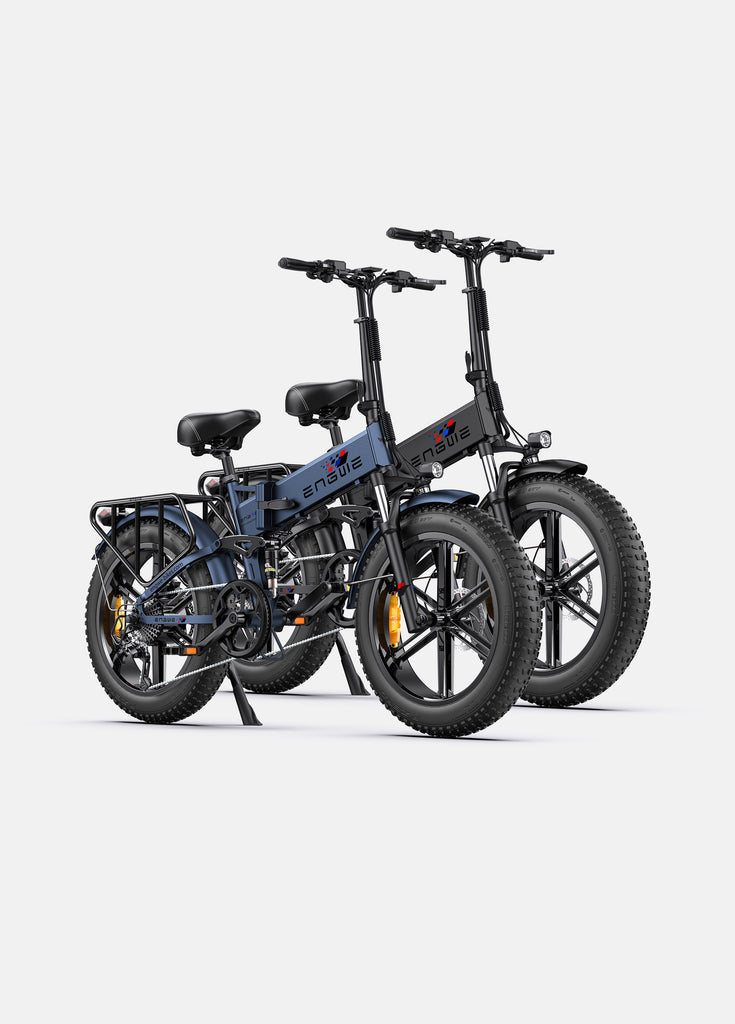 1 blaues und 1 schwarzes Engwe Engine Pro E-Bike